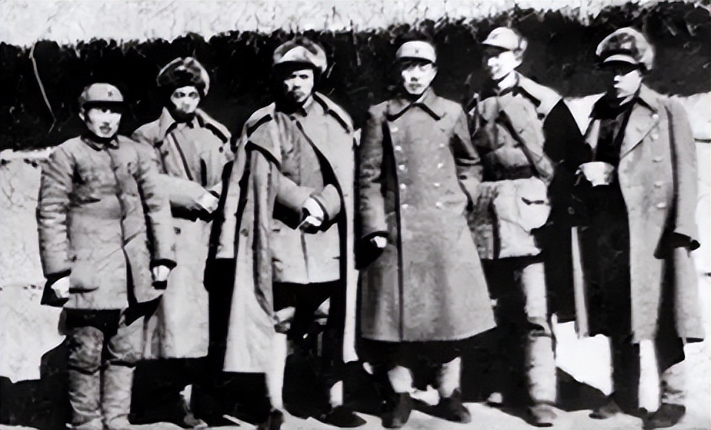 开国中将吴信泉8个儿子、4个女儿，周总理笑道：你们家是航空母舰