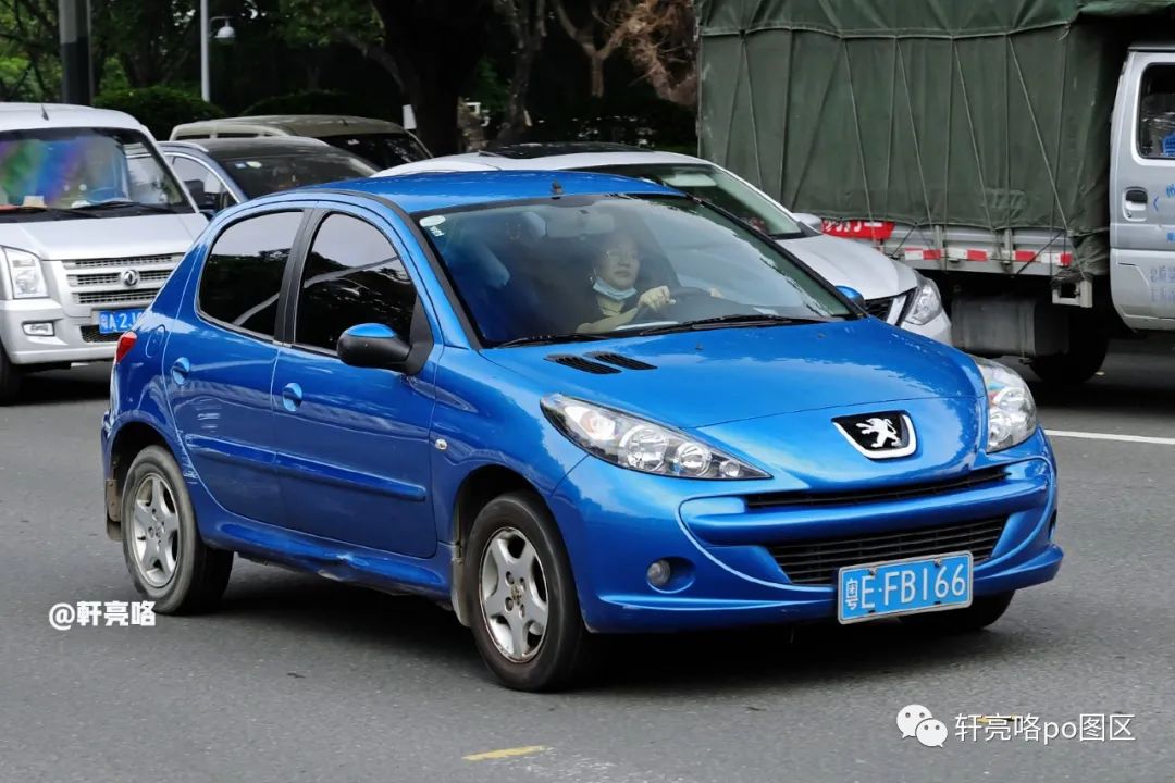 如何优雅毁掉一辆汽车,东风标致207维修拆解视频