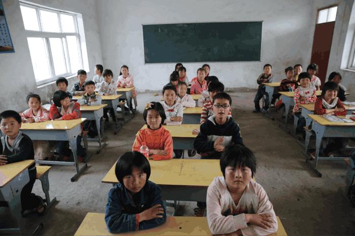 湖南罕见“双性人”，上半身女性下半身男性，因屈辱经历想变女人