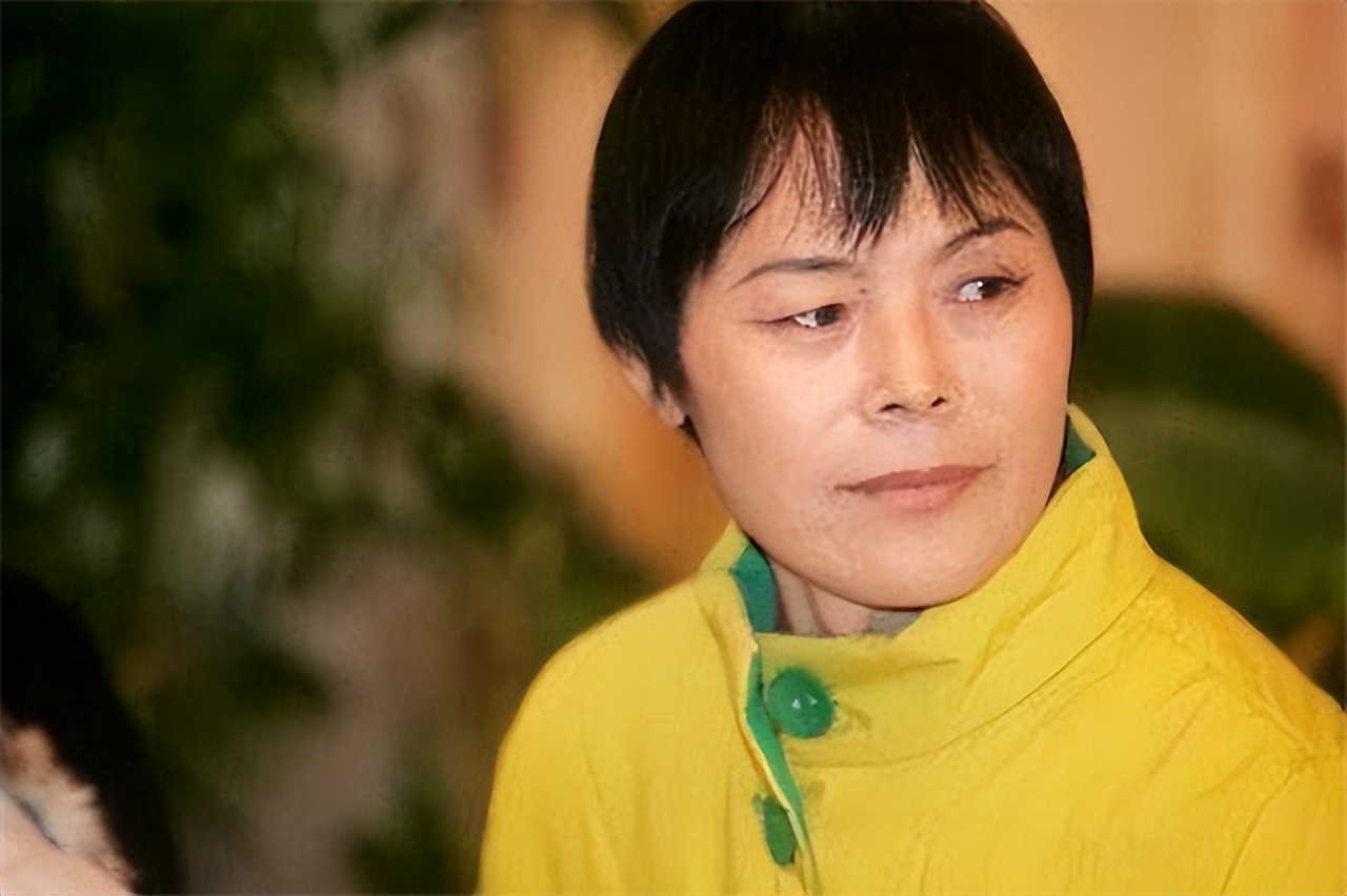 2006年，东北50岁大汉成功变性，与前妻姐妹相称，让女儿喊他姑姑