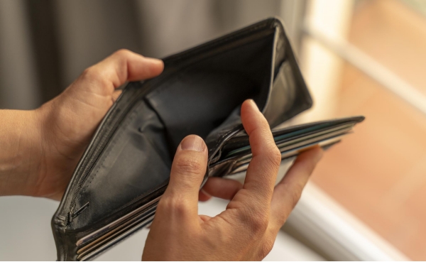 老百姓没钱后会怎么样,百姓没钱社会会出现什么情况