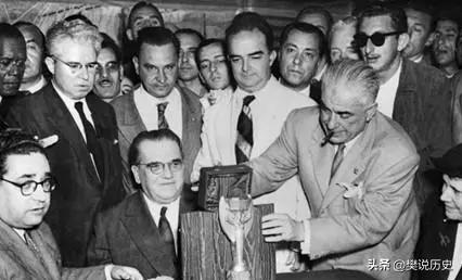 雷米特金杯为什么永久属于巴西,巴西保留世界杯奖杯金球