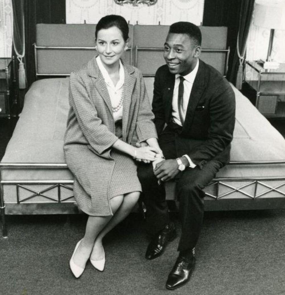 17岁球王贝利的传奇,球王贝利的传奇一生