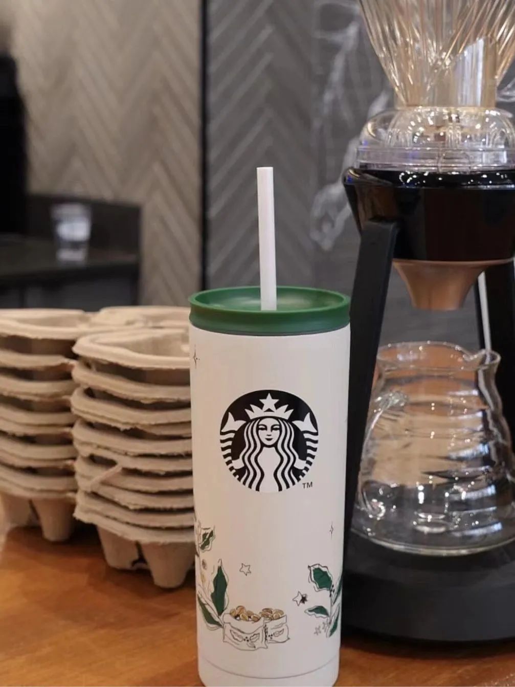 星巴克专场！杨幂上花少当见面礼，与匡威合作的断货系列再次上线