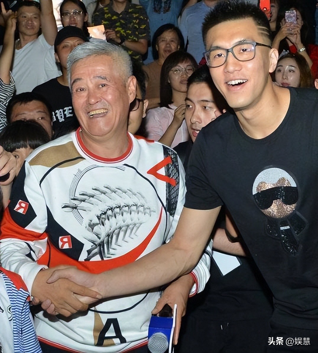 赵本山观战辽篮总决赛,辽宁男篮教练杨鸣赵本山