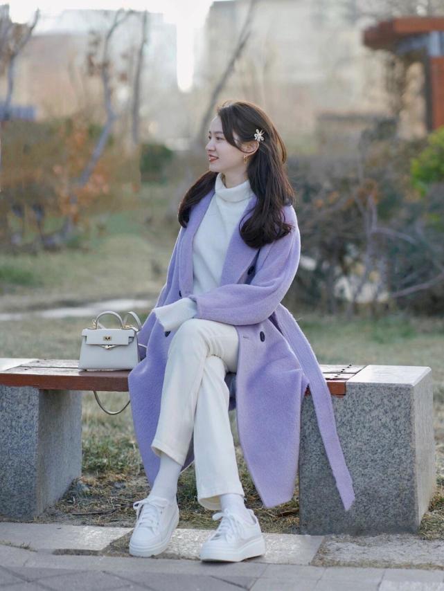 冬季最百搭的大衣颜色,长款大衣想要穿得不臃肿又显气质