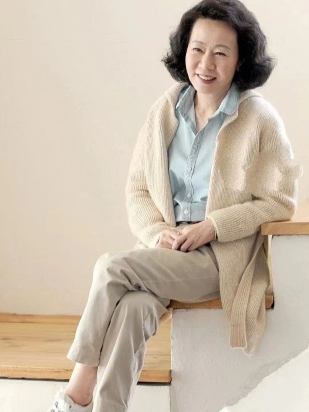 70奶奶潮流穿搭,来自70岁奶奶的冬季时尚穿搭