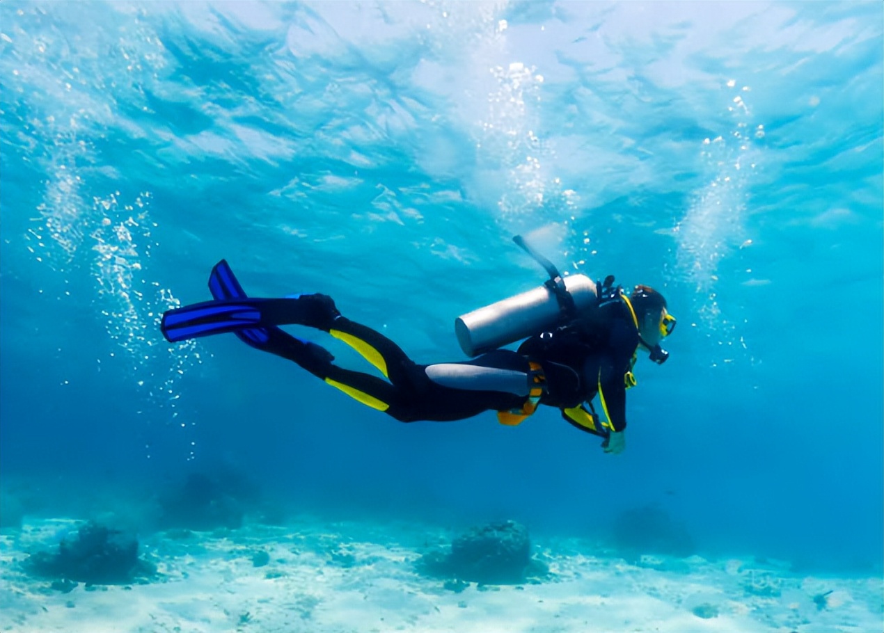 翼装飞行三人魂断天门山,天门山极限运动翼装飞行