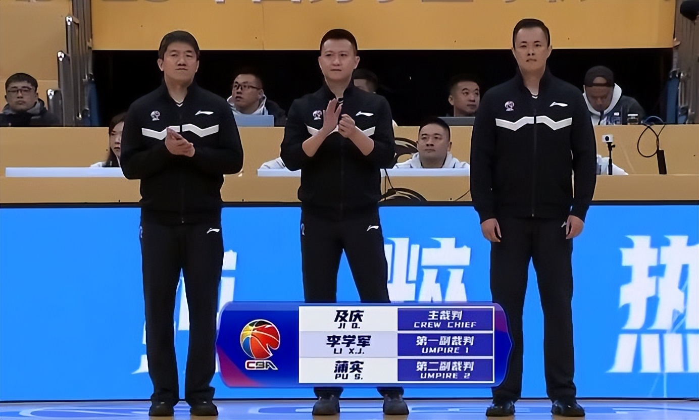 西热力江场边骂裁判原视频,许钟豪犯规裁判