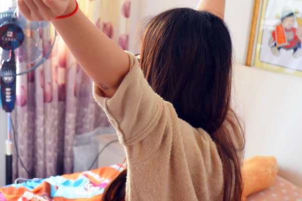 更年期足后跟痛是什么病怎样治疗,女性更年期容易出现哪些不适症状