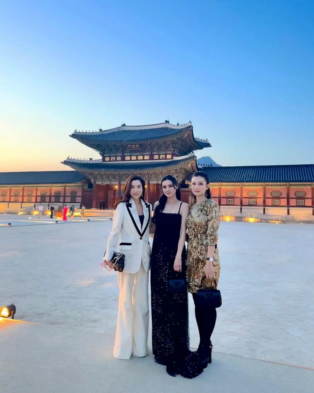 郭晶晶巩俐与明星合影,郭晶晶张曼玉合影