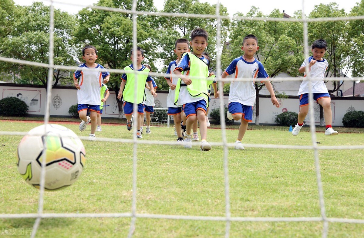 浙江长兴趣味足球喜迎六一,六一儿童节足球宝贝们