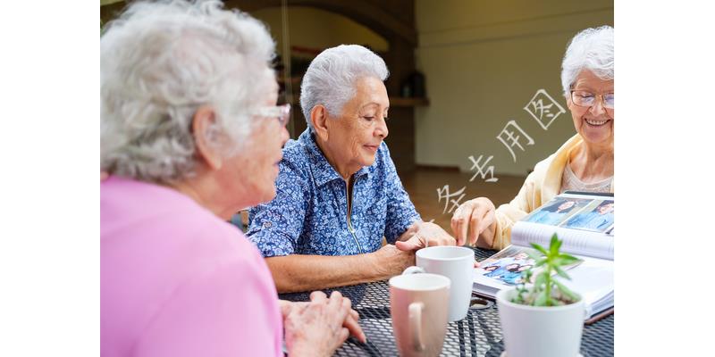 56岁阿姨：我爸和继母恩爱50年，继母去世，我才知道一切都是假象