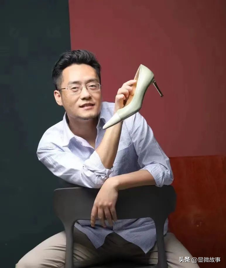 大叔穿上了高跟鞋,大叔穿高跟鞋卖鞋