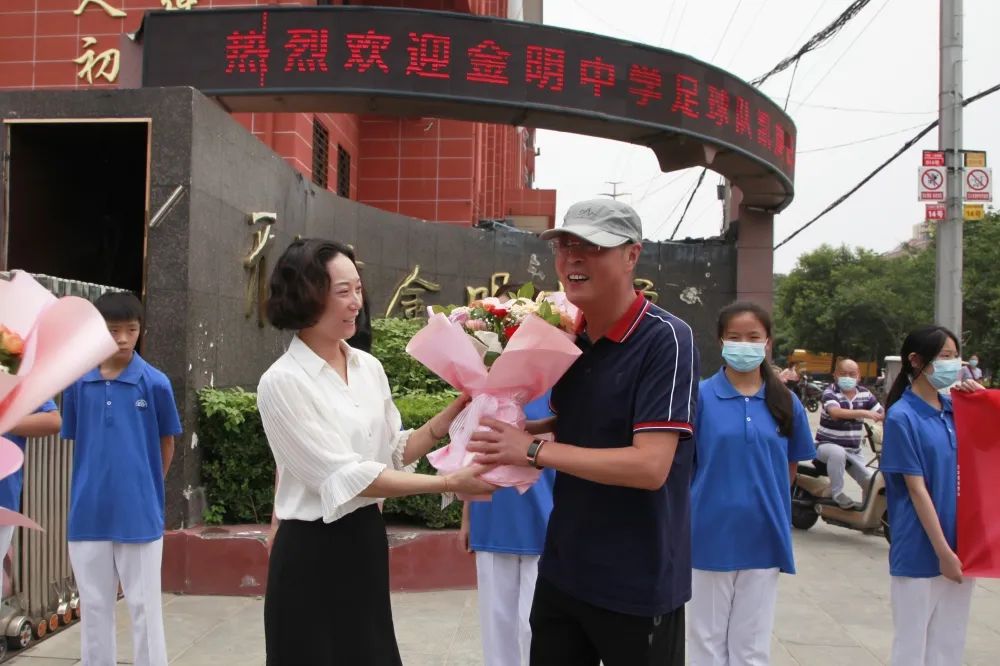 开封金明中学足球队的照片,金明中学足球队