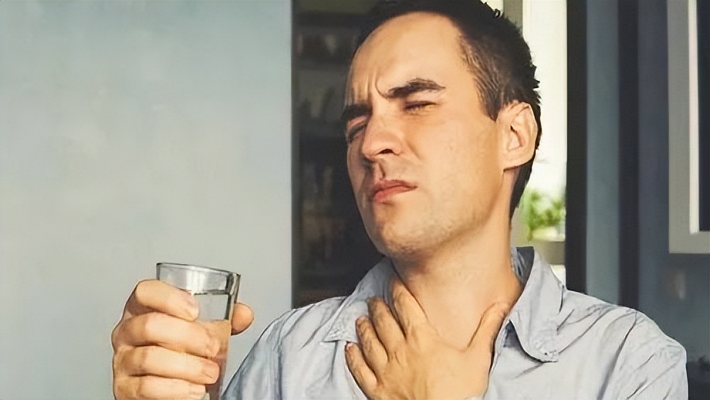 为什么夜晚睡觉嘴巴干,为什么晚上睡觉嘴巴总是发干