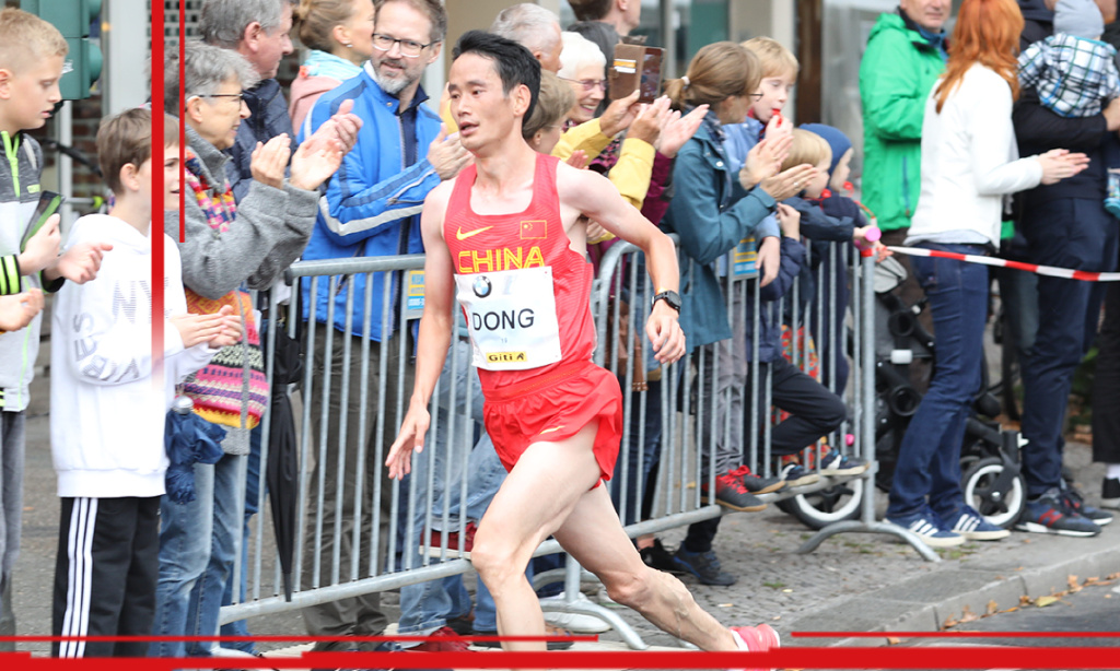 董国建跑过哪些马拉松冠军,董国建马拉松跑鞋