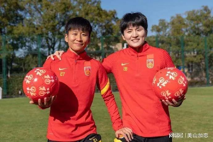 女子足球竞技水平很低吗,女子足球和男子足球对比