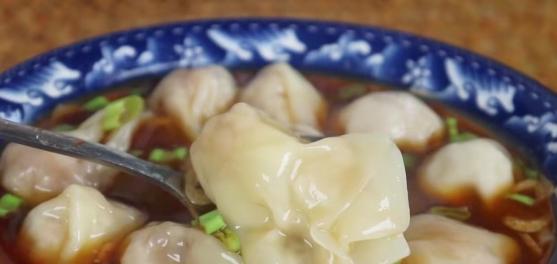 汤鲜鲜藤椒馄饨,馄饨馅爽滑鲜嫩的方法