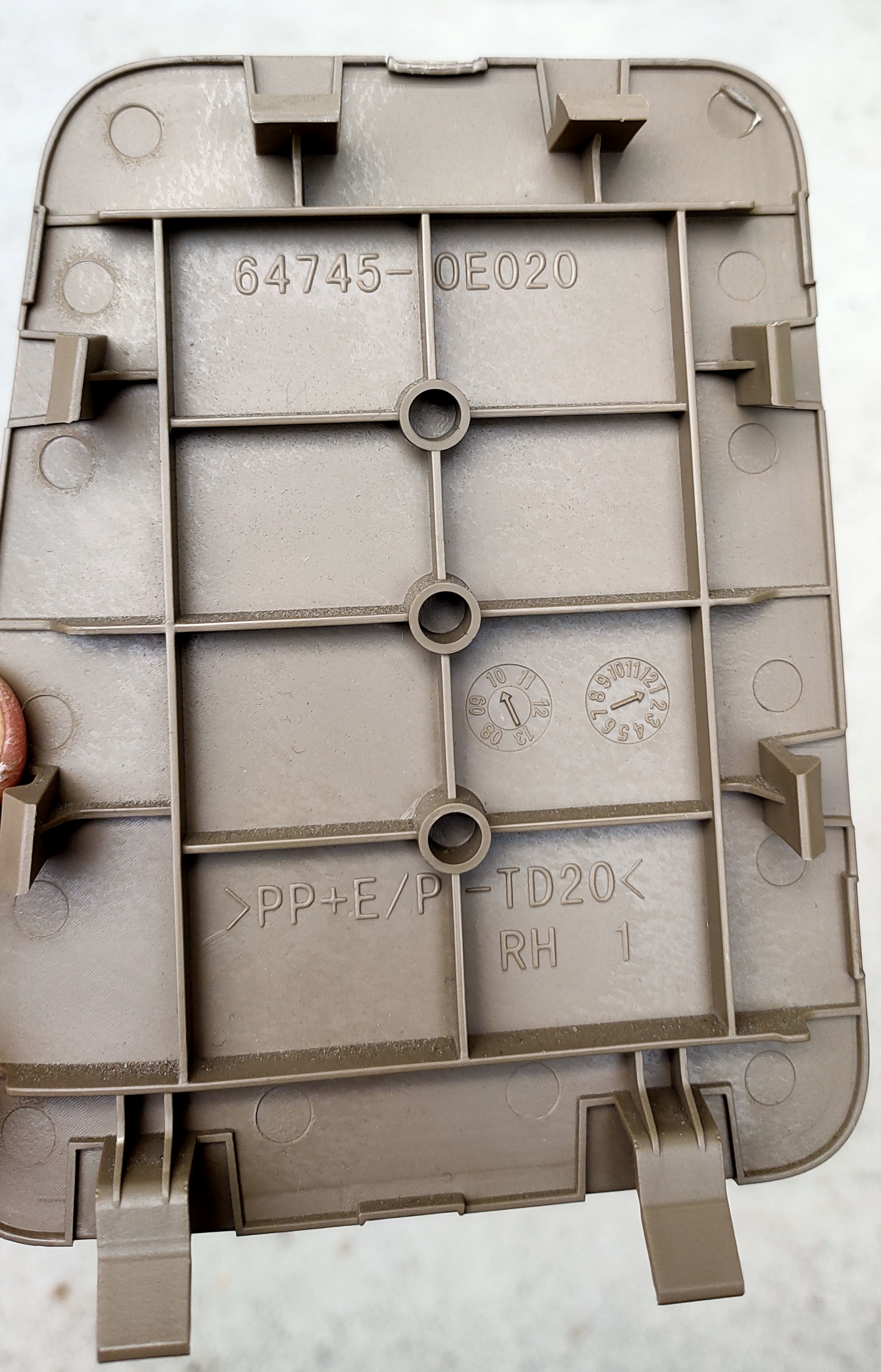 更换汉兰达刹车灯,2017款汉兰达后刹车灯怎么更换