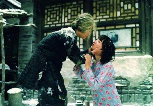 《月牙儿》：母女俩先后沦为娼妓，穷过一次才知，人会多卑微