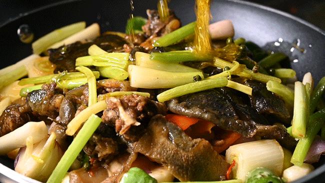 “搞什么，这大排档开到9点，老板就叫我走？”