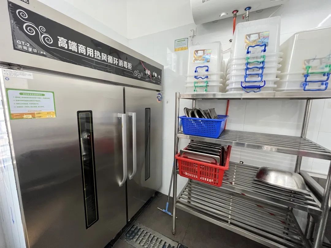 汕头市食品安全协会“食安在线”栏目组走进国澳希尔斯中冠幼儿园