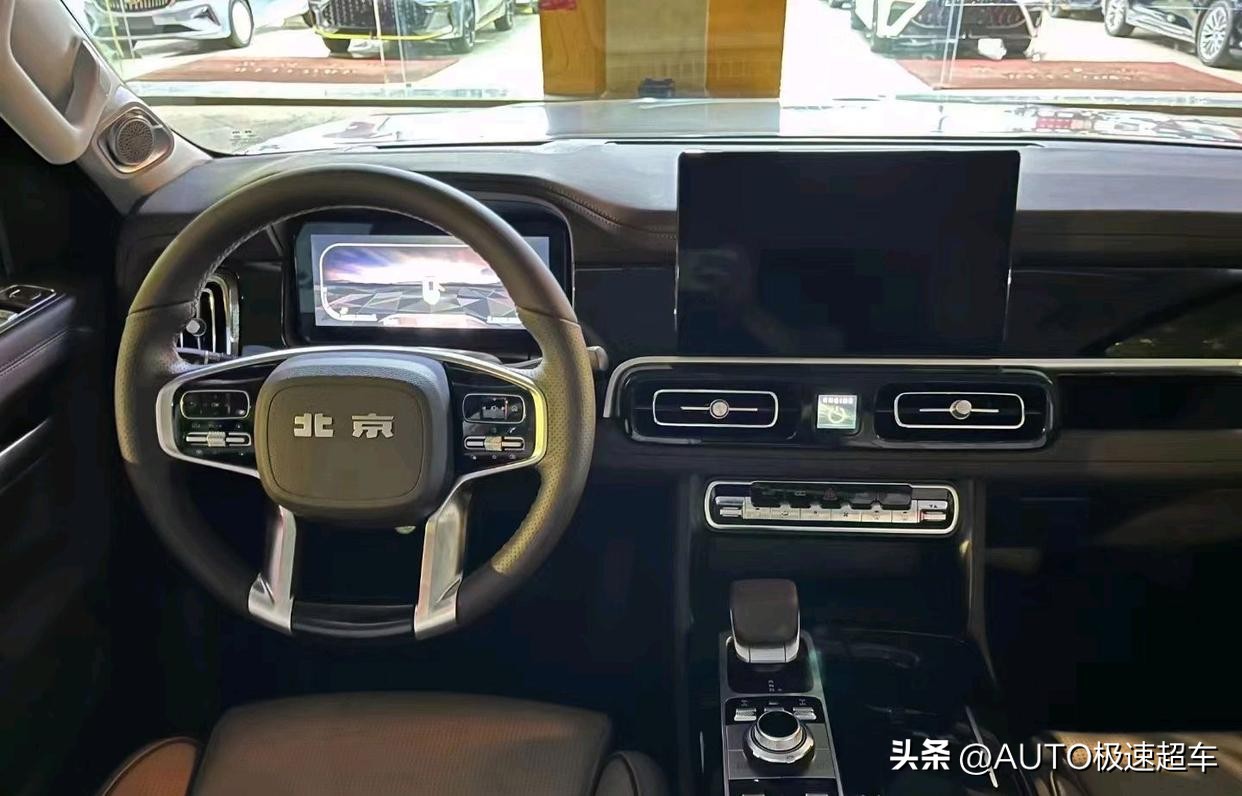 北汽“终于赢了”,BJ60越野车销量飙升,造型大气,竞争坦克400