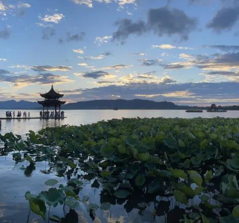 晚上杭州最值得去的五个景点,杭州名胜古迹旅游景点有哪些