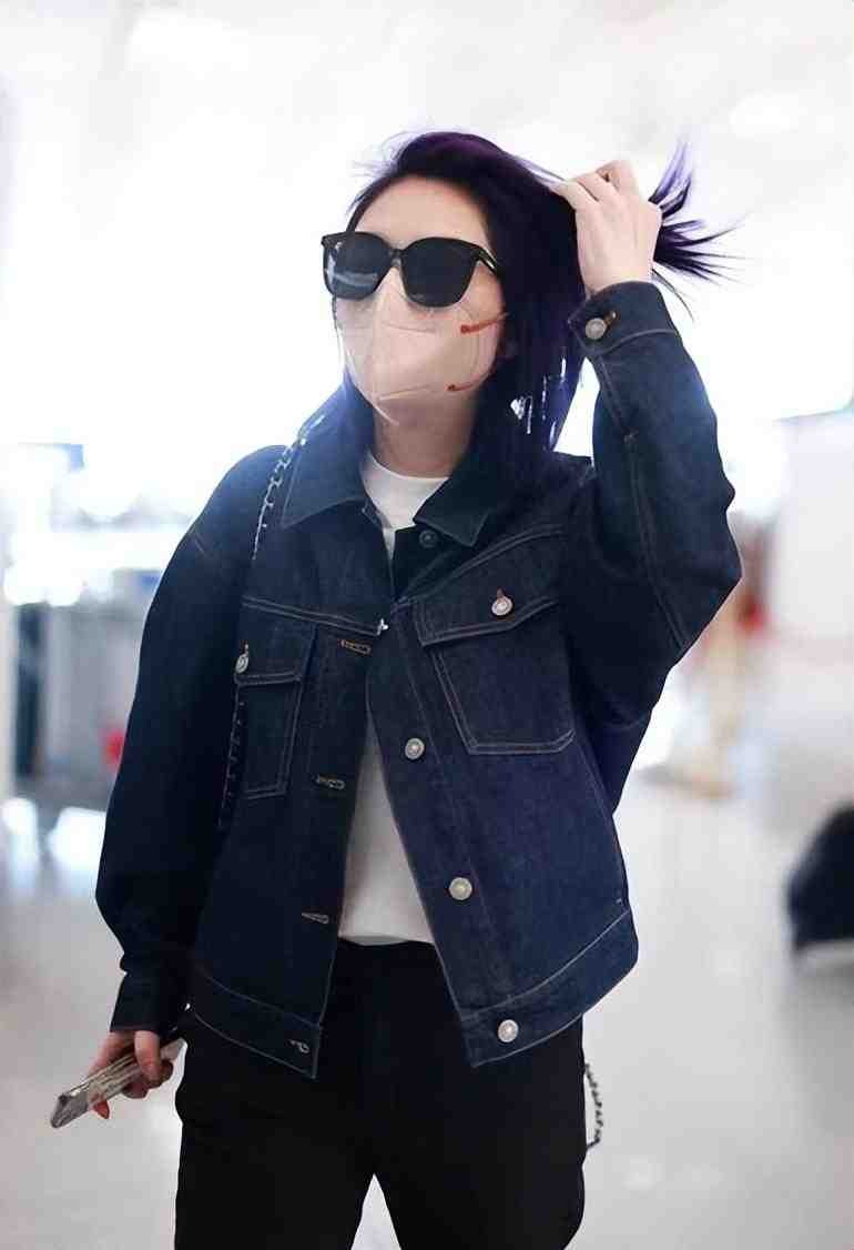 杨千嬅一家三口同框,杨千嬅与老公亮相活动两人很般配