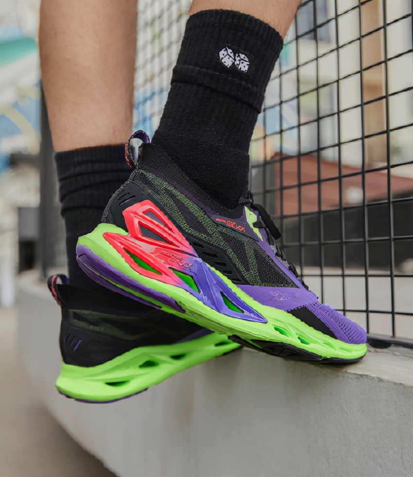 特步也崛起了！减震旋跑鞋来袭，9年结构缓震，成就夏日通勤佳品