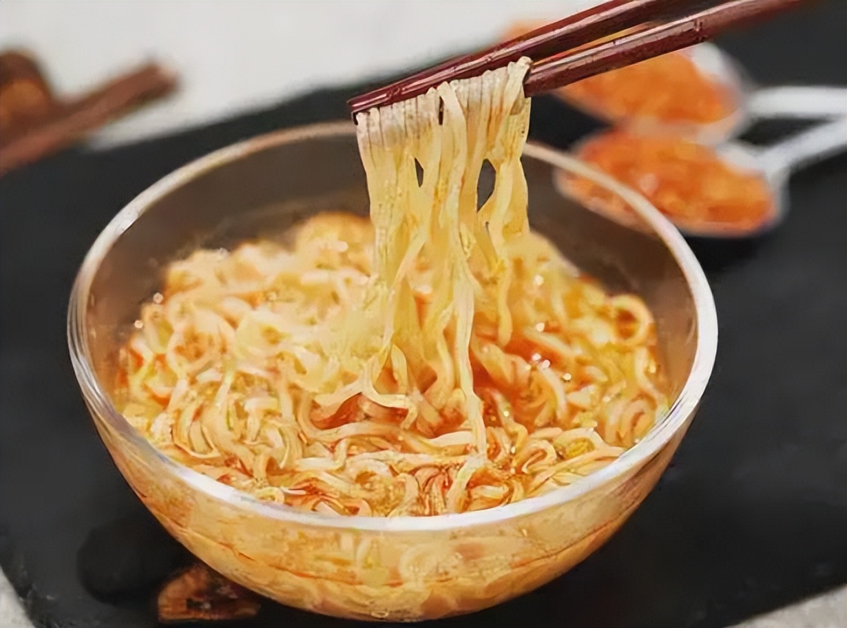 常吃方便面会怎么样快来看看,经常吃方便面会对身体有哪些不好