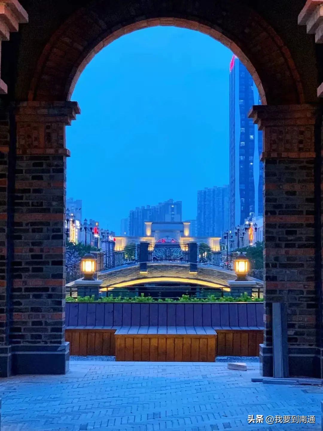 南通正在新建的购物广场,南通发展见证