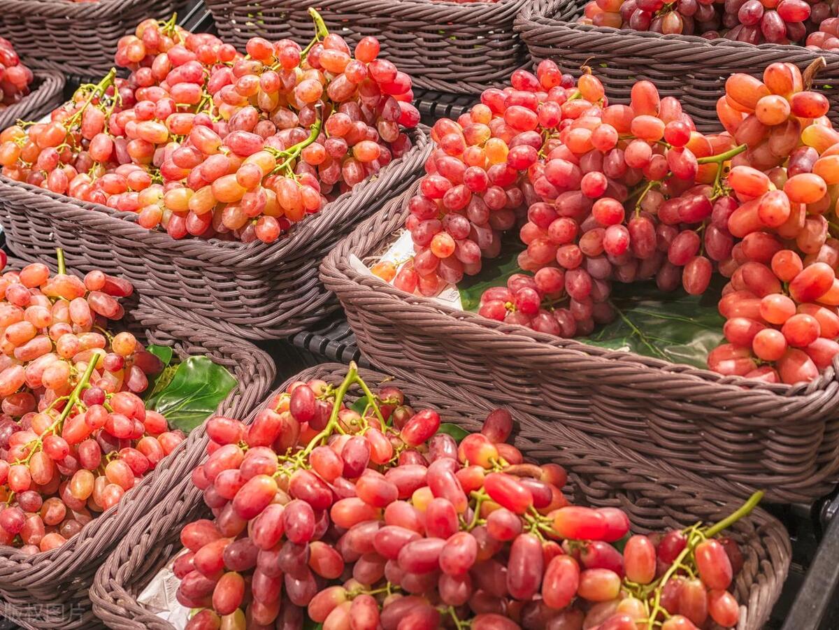 开水果店赚10万元,90后小伙开水果店一个月赚10万