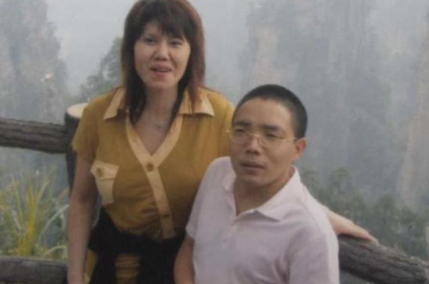 重庆残疾小伙卖白糕,重庆卖白糕富翁被杀