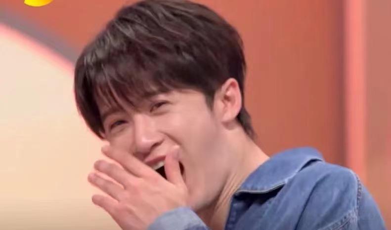 42岁谢娜还要生？现身腹部隆起疑似怀三胎，遭狗仔吐槽拼生儿子