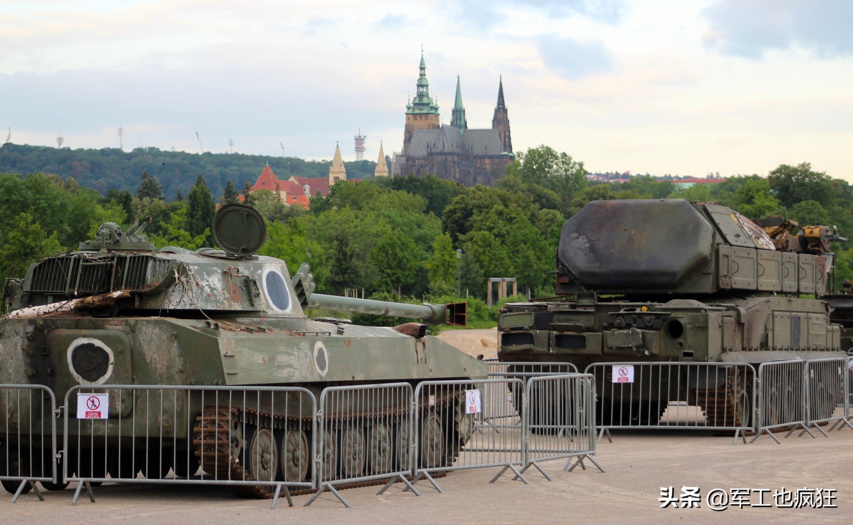 俄罗斯废旧*器武**在捷克展出，法国人意外躺枪遭鄙视