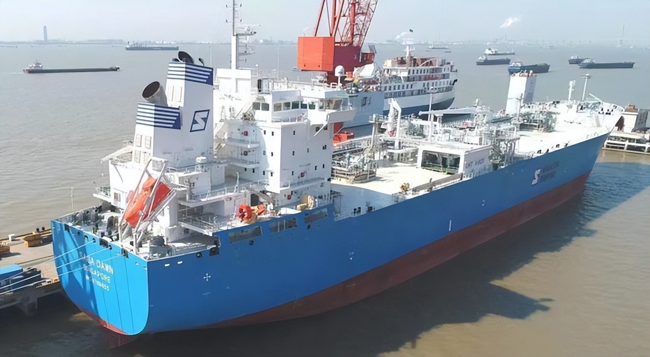 中国LNG船如何突破技术垄断，液货舱技术正在崛起，难度堪比航母