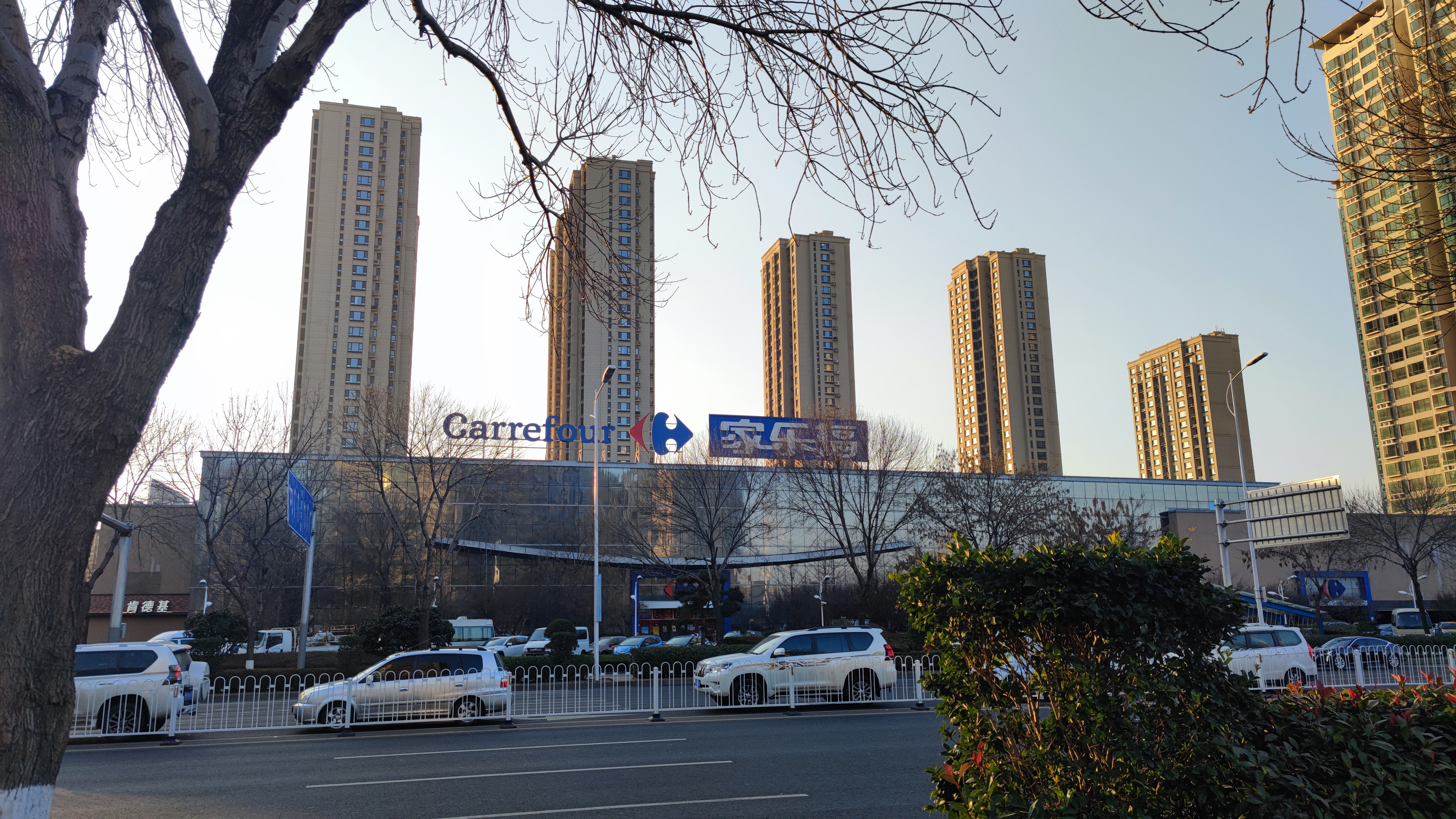 家乐福新零售趋势,盈利下滑家乐福借外力抢滩新零售