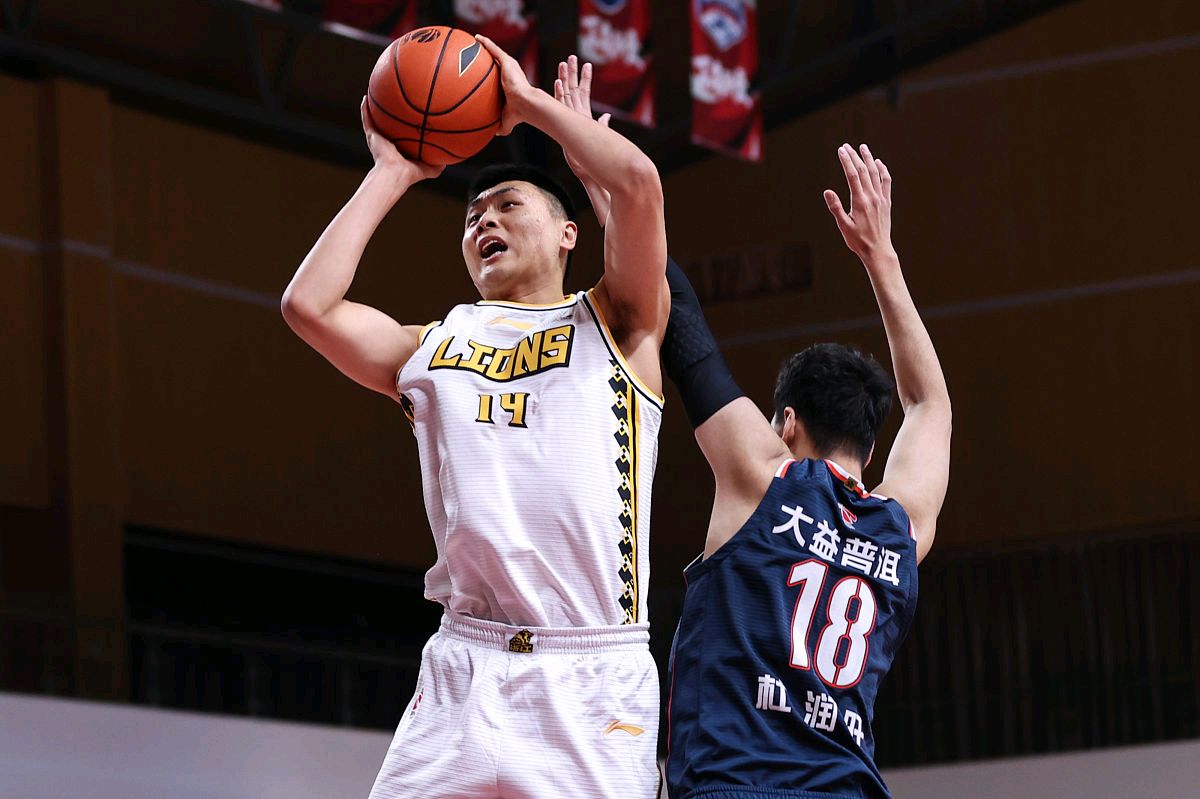 朱芳雨大手笔加盟广东男篮,朱芳雨签约2米06大外援