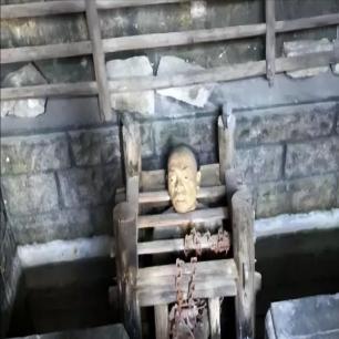 日军兽行：当着男人的面玷污了女儿，临走还残忍割下妻子乳房