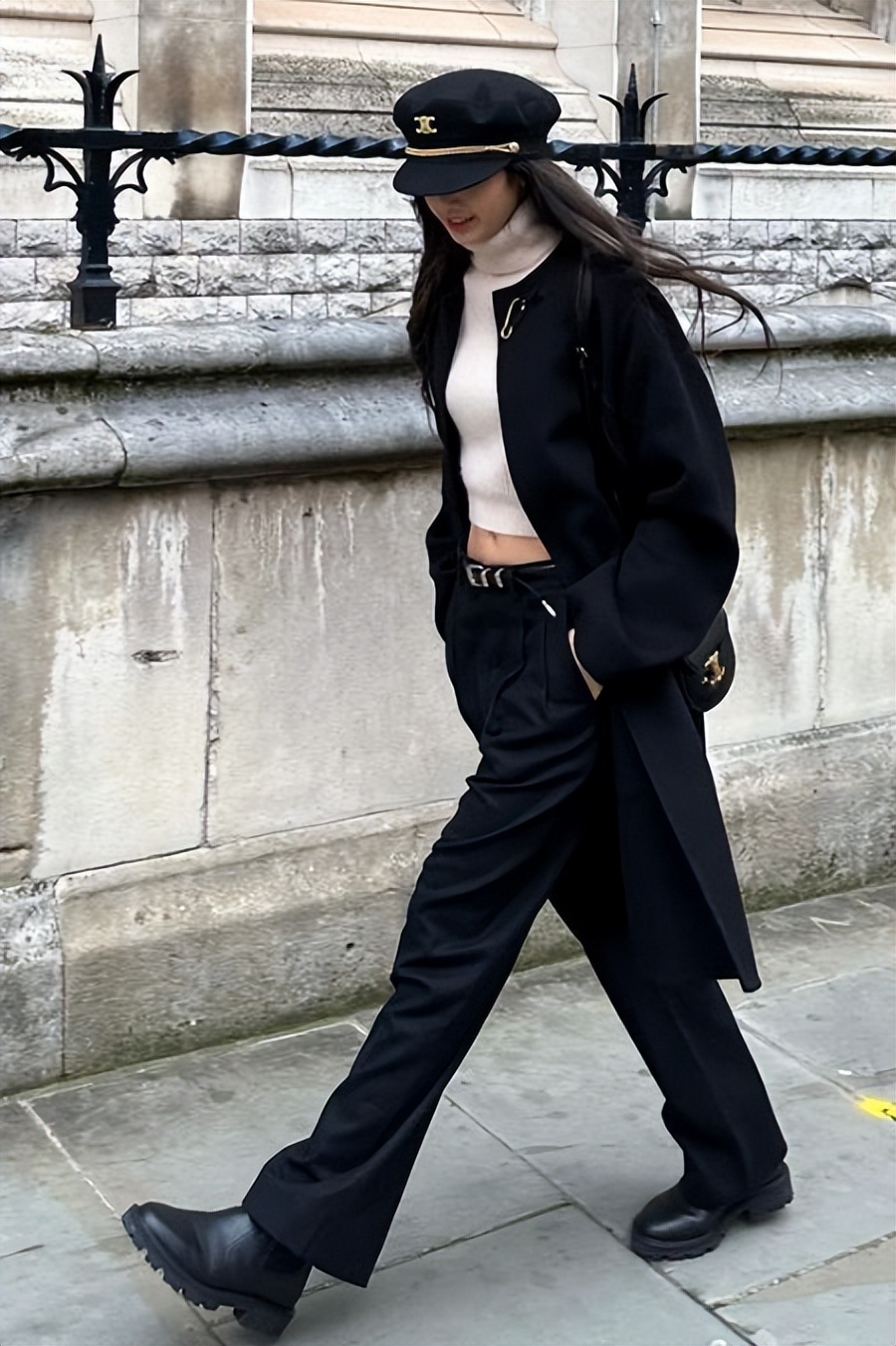 冬天穿啥鞋百搭又好看啊,冬天穿什么鞋百搭还保暖好穿