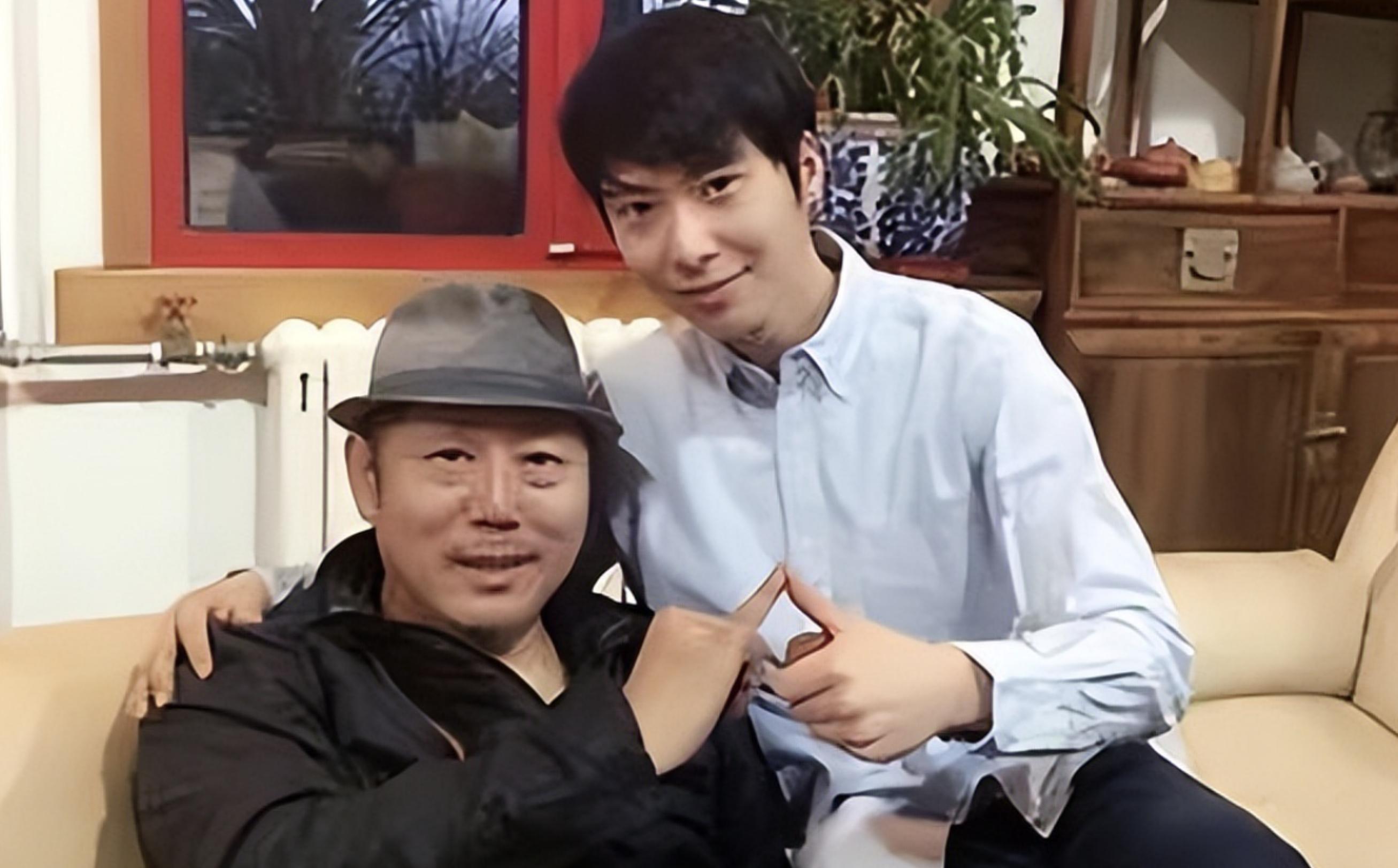 自己住豪宅娶娇妻，却对儿子30年不闻不问，晚年欲买豪车劝子回家