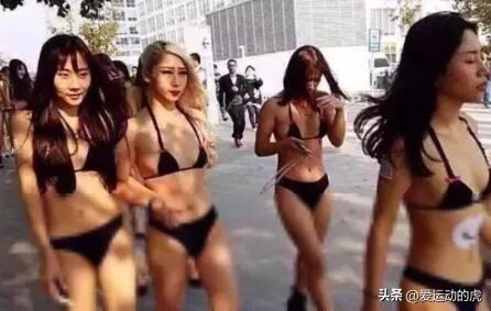 娜扎丁字裤外穿,美吗?模特露胸露臀,到底哪里出错了?