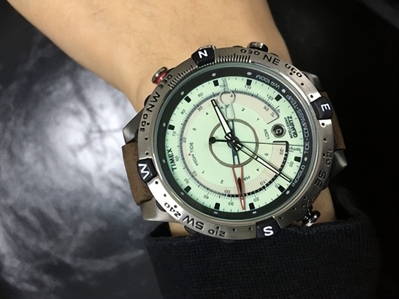 学生戴什么手表便宜还好看,适合学生的手表牌子300左右