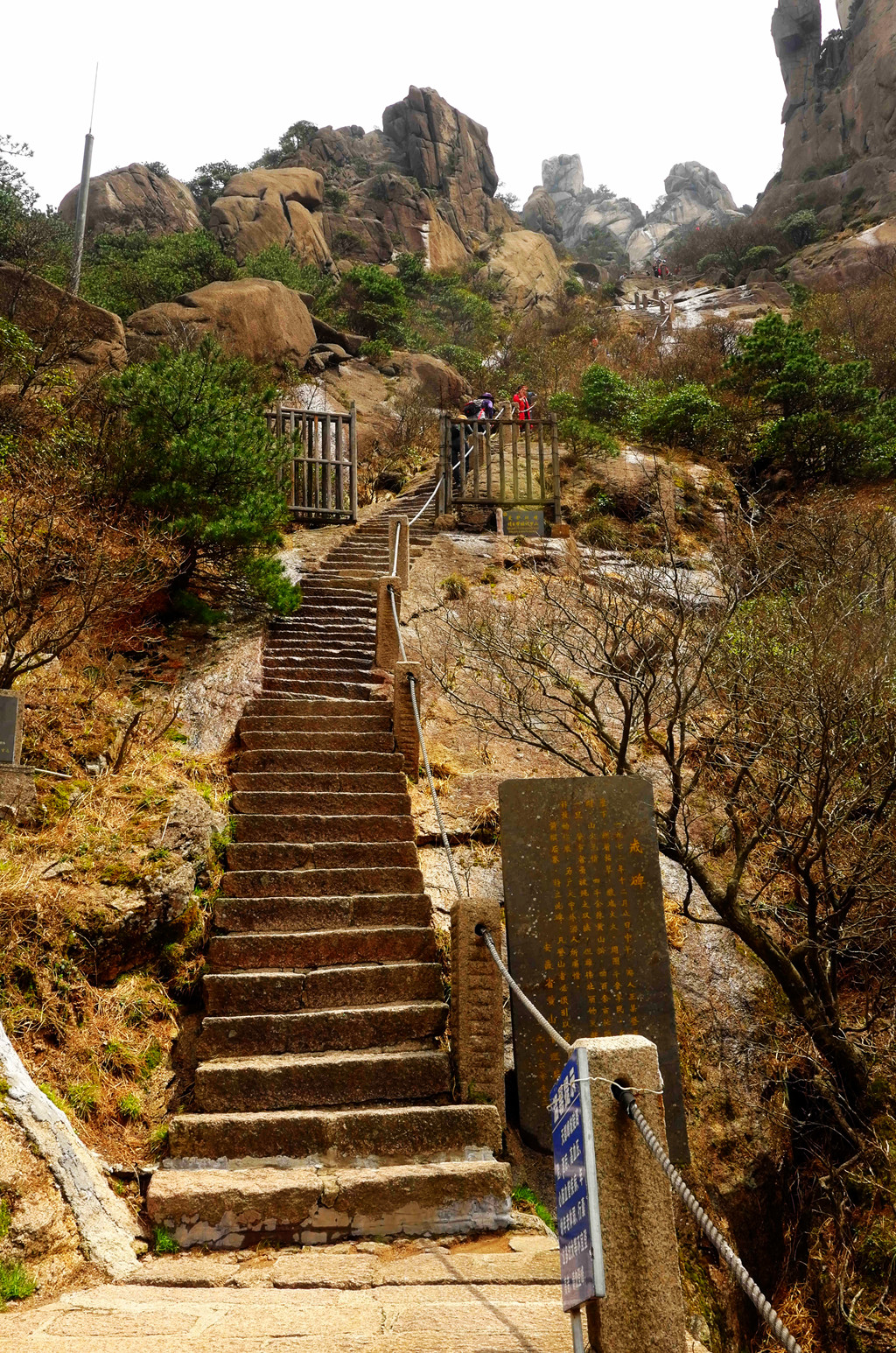 黄山天都峰会走鲫鱼背吗,黄山天都峰鲫鱼背第一视角