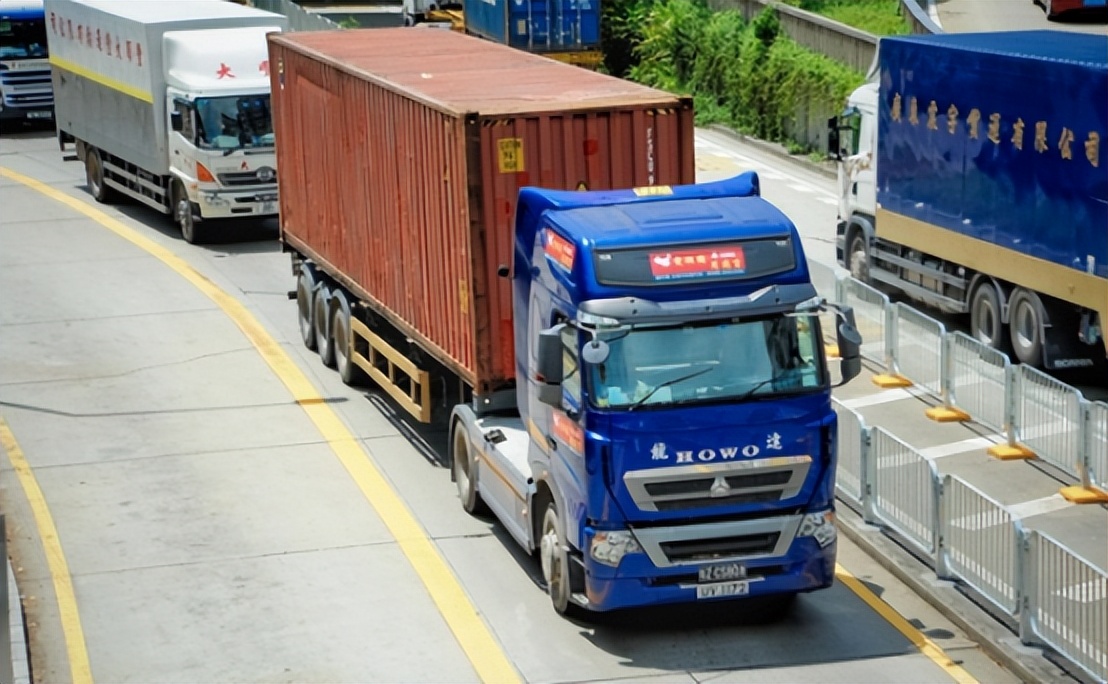 从年入38万的精英到拼命的加班人,中港司机怎么变化这么大?