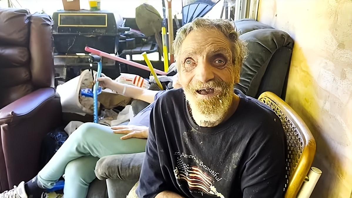 美国家族*伦乱**三代：*亲近**结合导致后代残障，无法说话只能犬吠