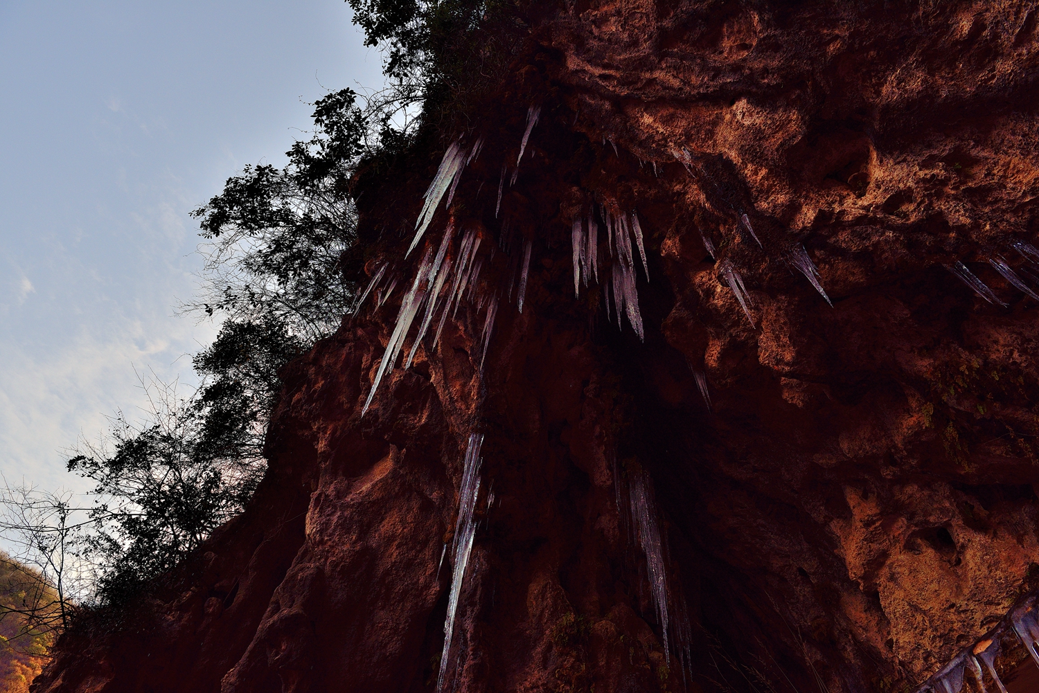 【乡景】湖北郧西神母殿：冰挂千仞洞穿两乡