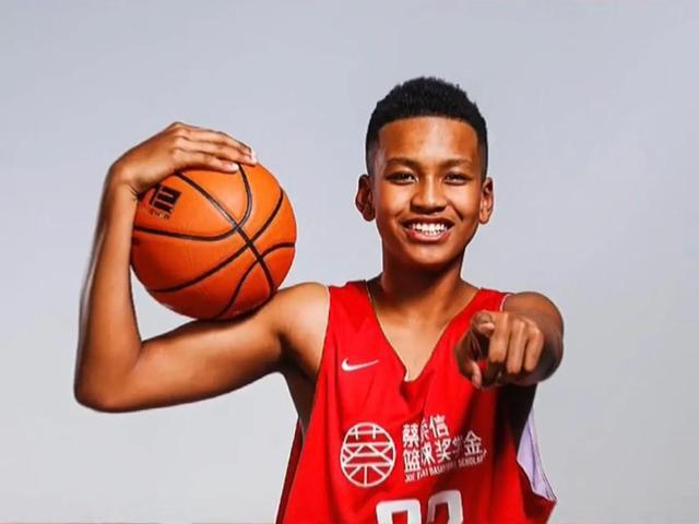 新疆男篮主力缺阵小将顶起半边天,2022新疆男篮的新秀表现